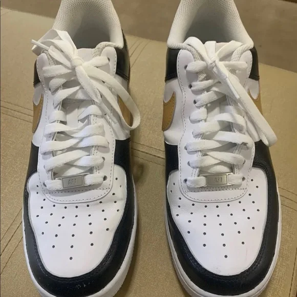 Men’s Nike - Picture 3 of 5